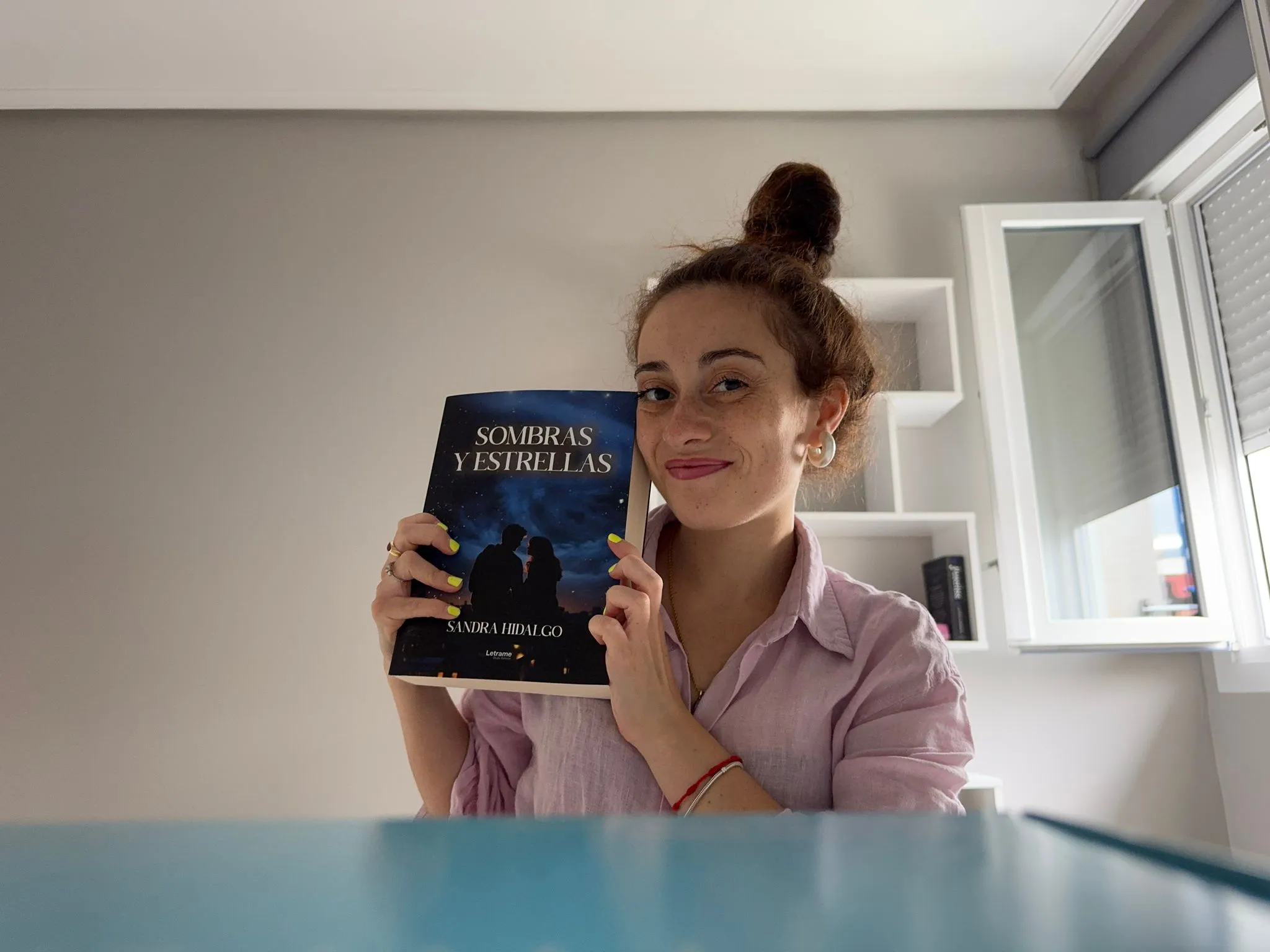Sandra Hidalgo Veleda deslumbra con su debut literario: “Sombras y Estrellas”